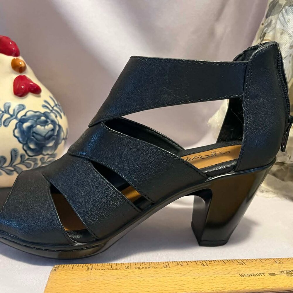 EuroSoft Viviana Women's black open-toe sandal.  6.5  Faux leather